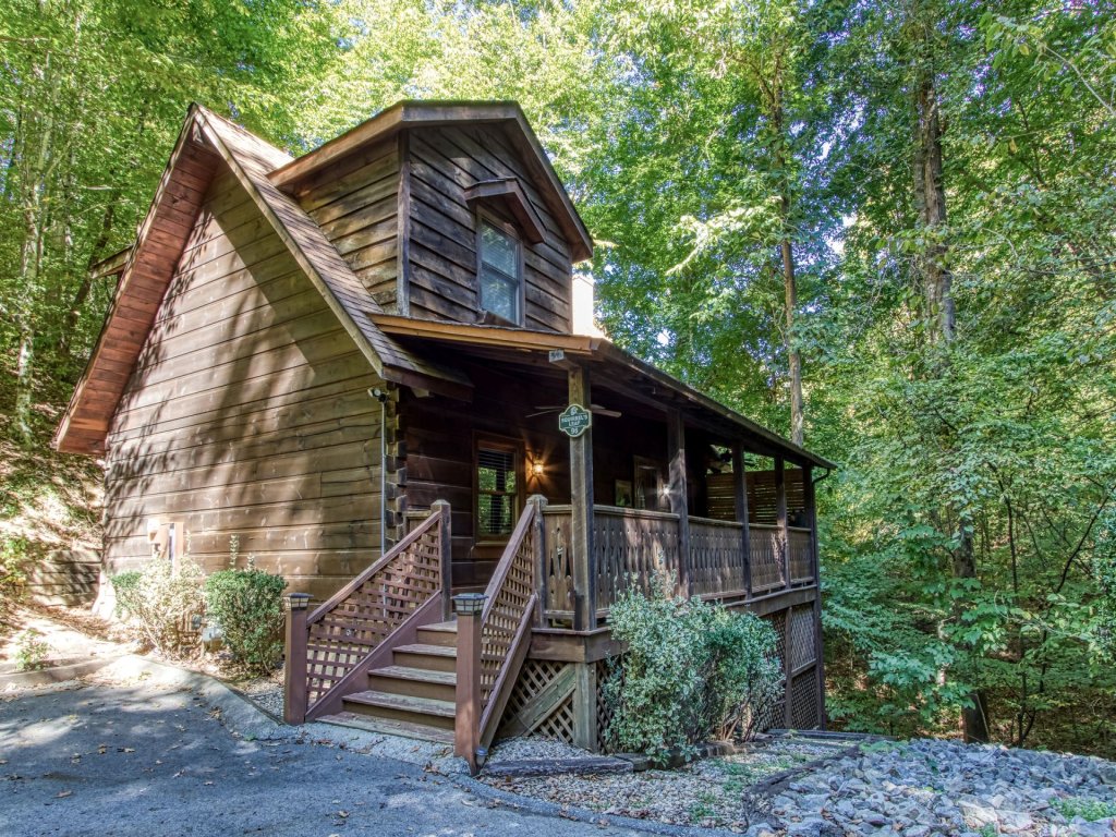 ER96 Squirrel's Leap Vacation Rental in Pigeon Forge - RedAwning