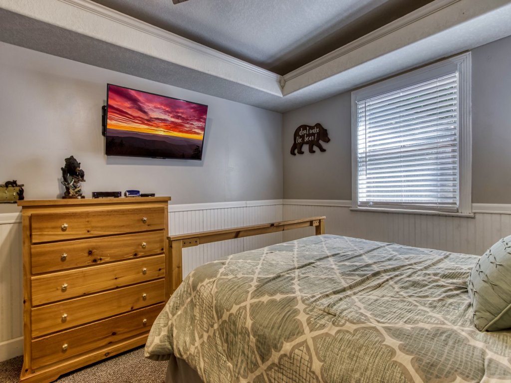 ER96 Squirrel's Leap Vacation Rental in Pigeon Forge - RedAwning
