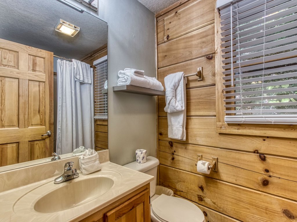 ER96 Squirrel's Leap Vacation Rental in Pigeon Forge - RedAwning