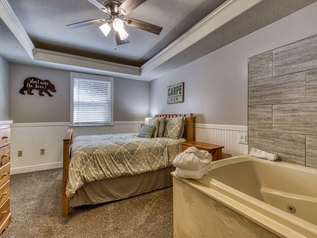 ER96 Squirrel's Leap Vacation Rental in Pigeon Forge - RedAwning