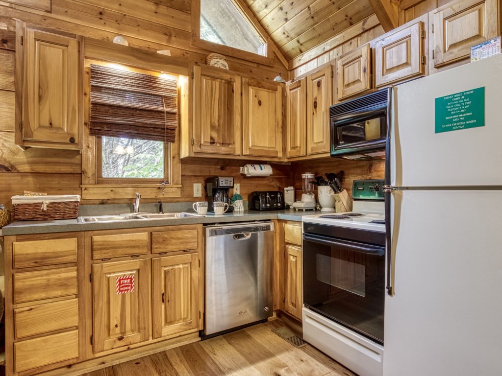 ER7 - My Old Friend Vacation Rental in Pigeon Forge - RedAwning