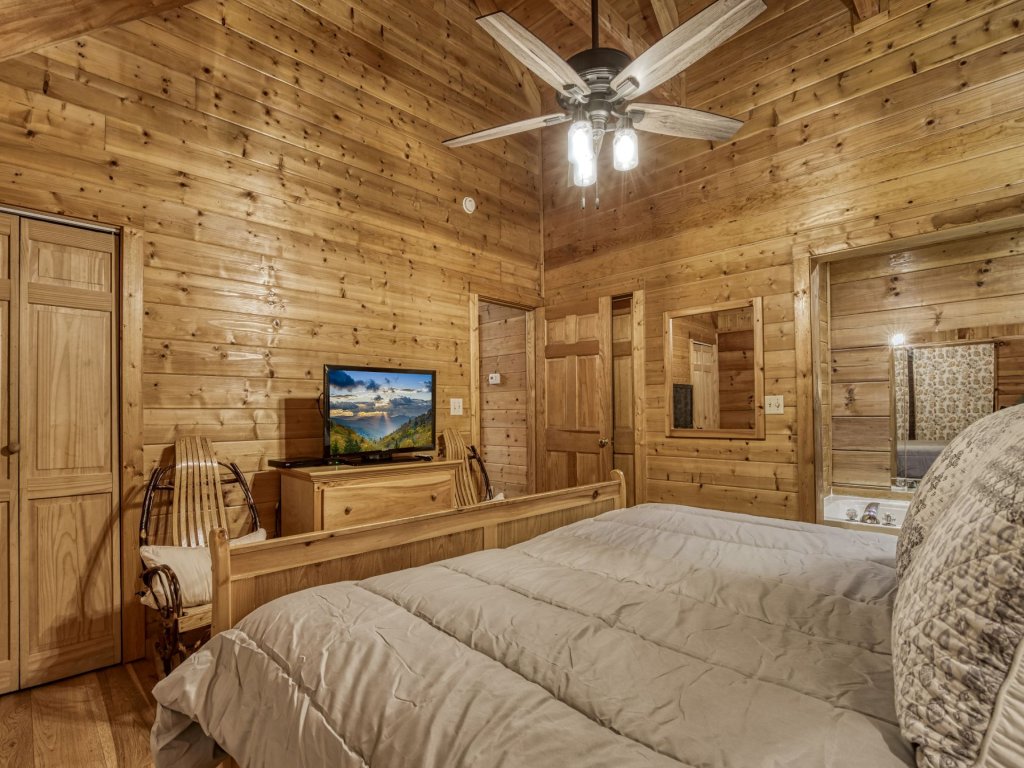 ER7 - My Old Friend Vacation Rental in Pigeon Forge - RedAwning