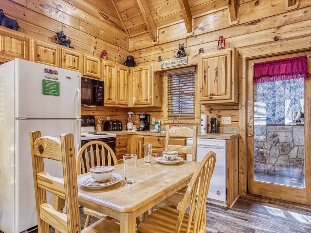 ER317 - The Cubby Hole Vacation Rental in Pigeon Forge - RedAwning