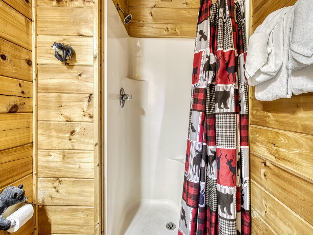 ER317 - The Cubby Hole Vacation Rental in Pigeon Forge - RedAwning