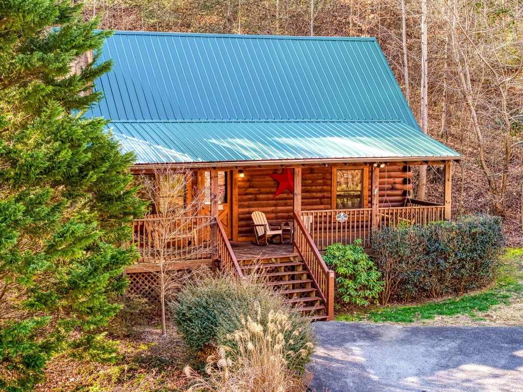ER317 - The Cubby Hole Vacation Rental in Pigeon Forge - RedAwning