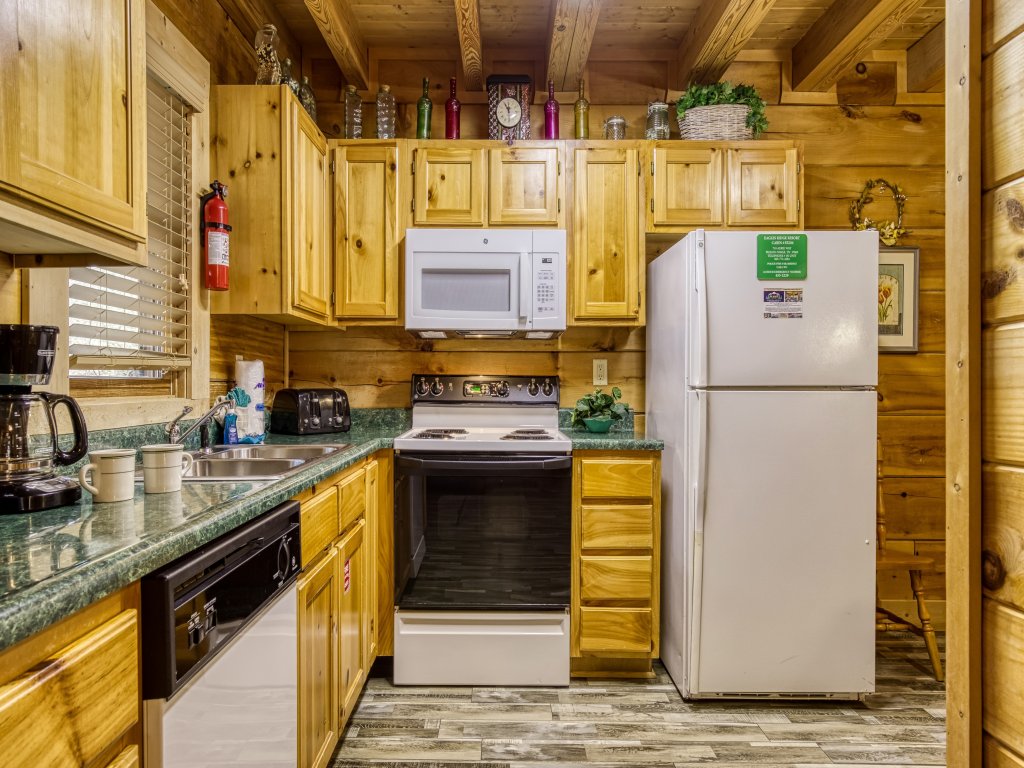 ER206 - Mountain Rendezvous Vacation Rental in Pigeon Forge - RedAwning