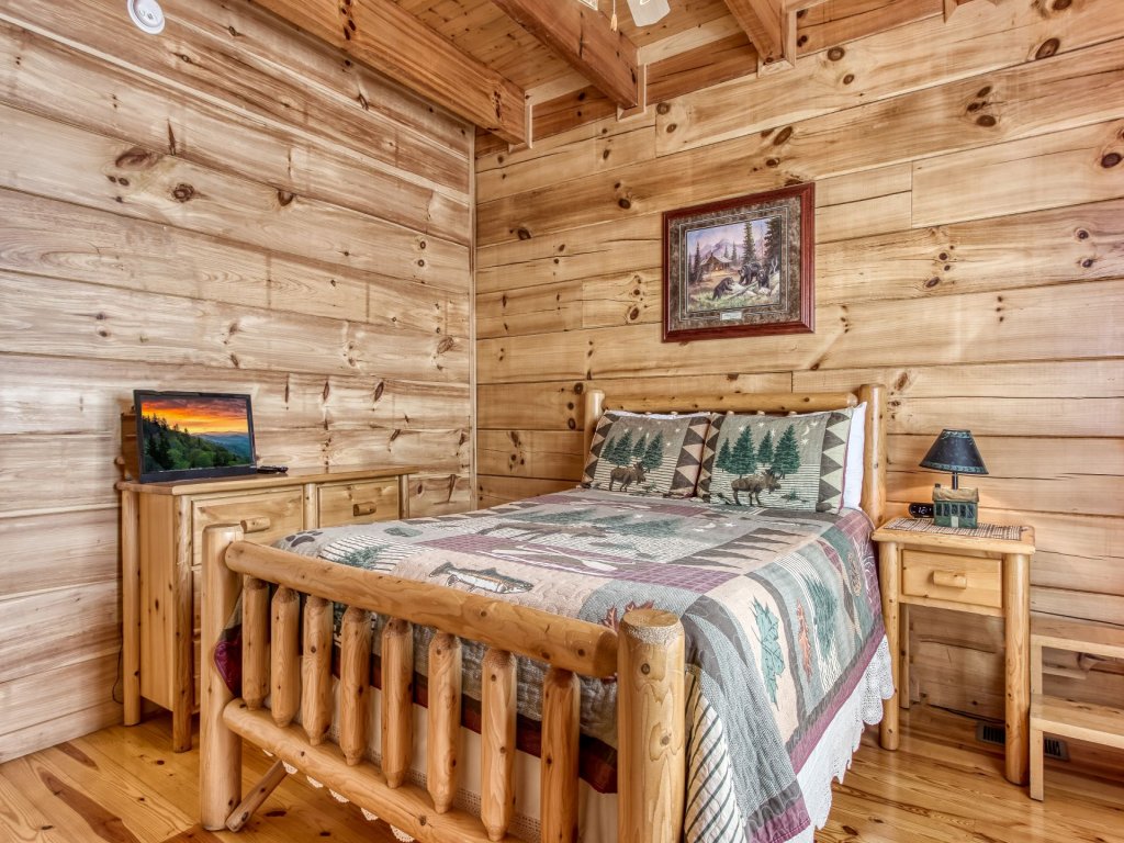 Cinema Falls Vacation Rental in Pigeon Forge - RedAwning
