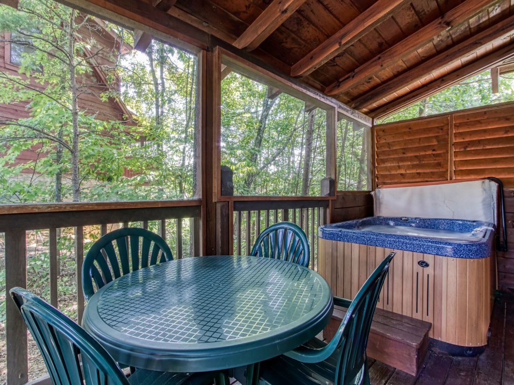 ER5 - Log Heaven Vacation Rental in Pigeon Forge - RedAwning