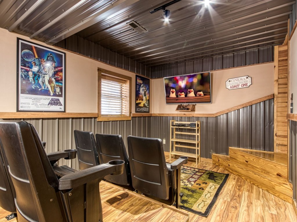 ER45 - Tin Pan Alley Vacation Rental in Pigeon Forge - RedAwning