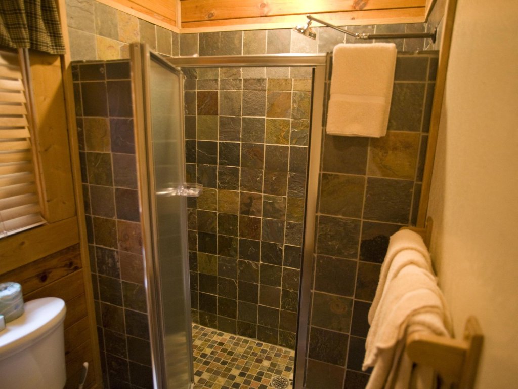 ER79 - Robyn's Nest Vacation Rental in Pigeon Forge - RedAwning