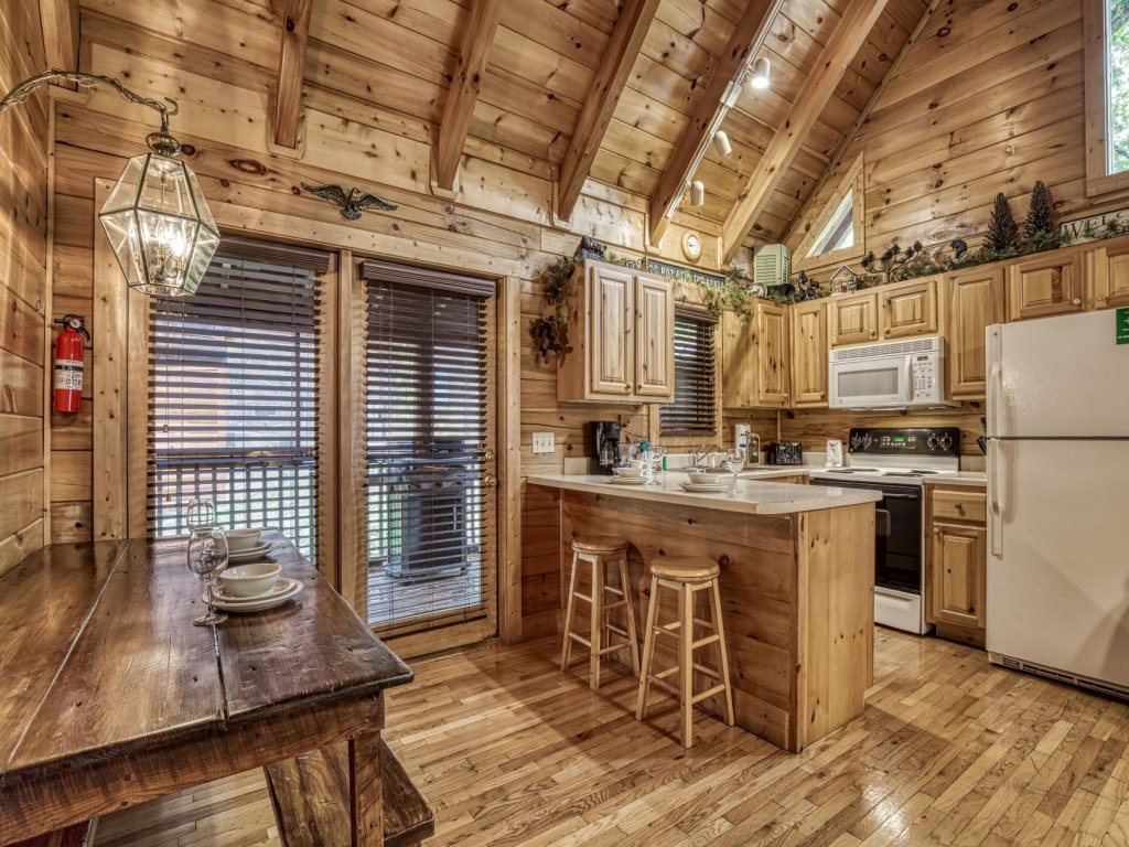 ER66 - Lil' Bit of Heaven Vacation Rental in Pigeon Forge - RedAwning