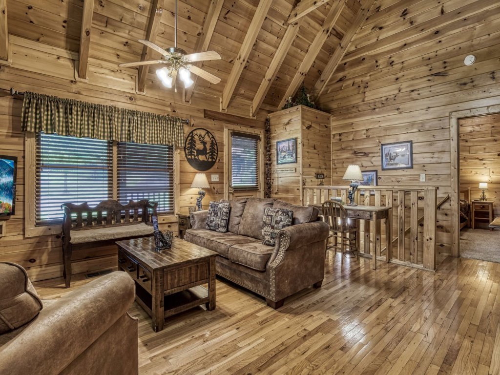 ER66 - Lil' Bit of Heaven Vacation Rental in Pigeon Forge - RedAwning