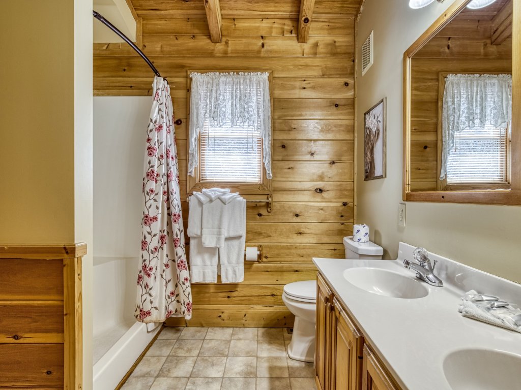 ER312 - Bear Mountain Memories Vacation Rental in Pigeon Forge - RedAwning
