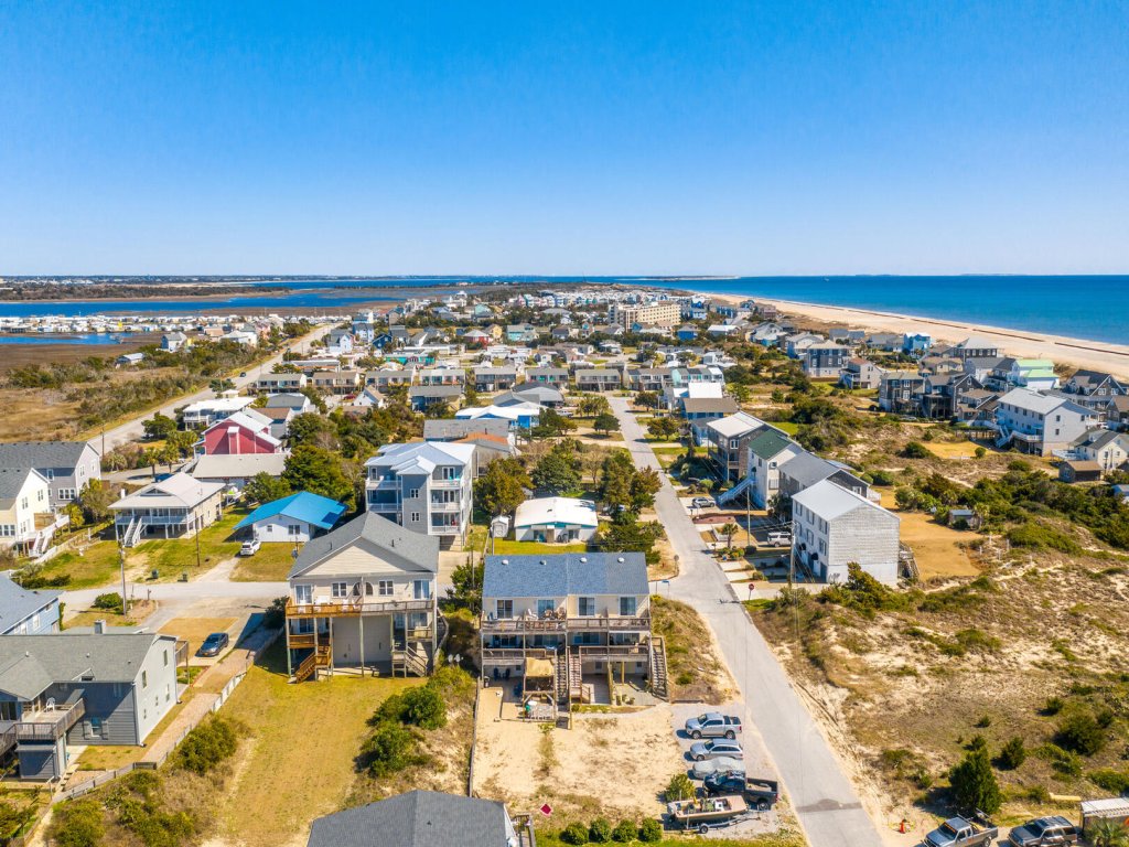 The Salty Pelican Vacation Rental in North Carolina - RedAwning