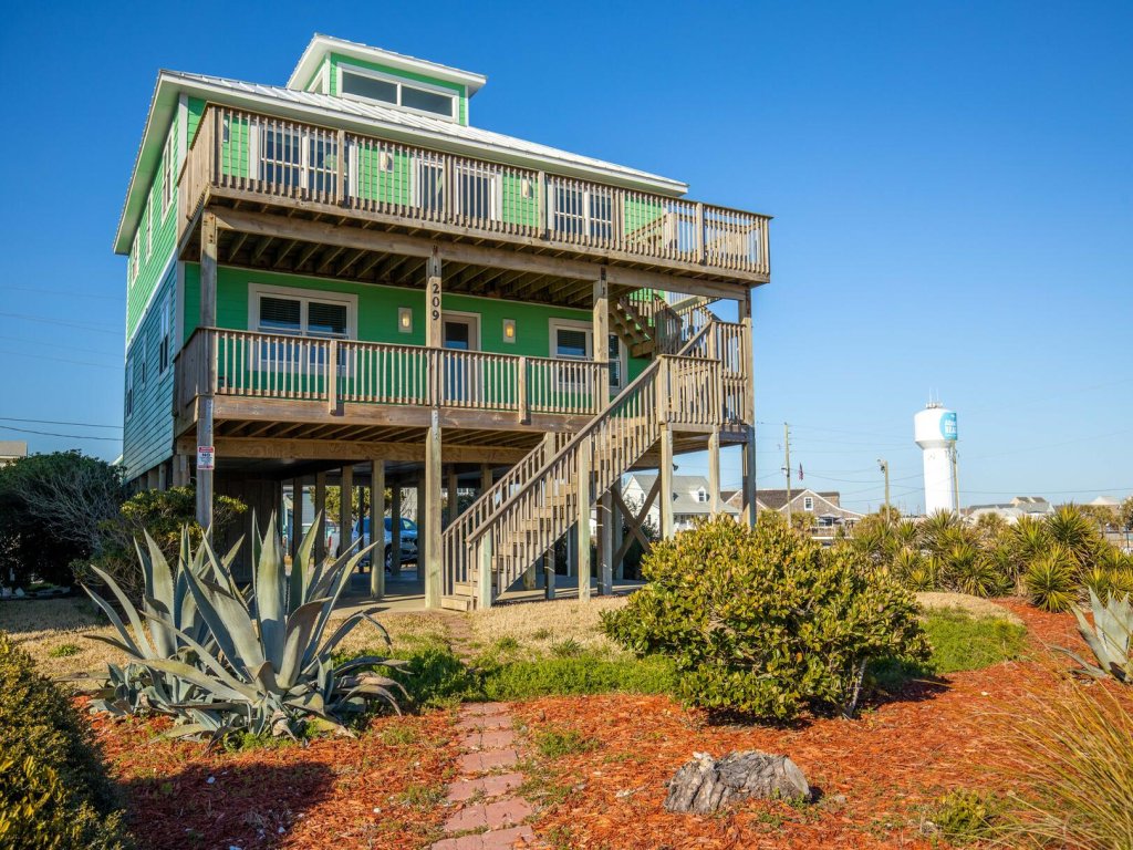 Suncatcher Vacation Rental in North Carolina - RedAwning