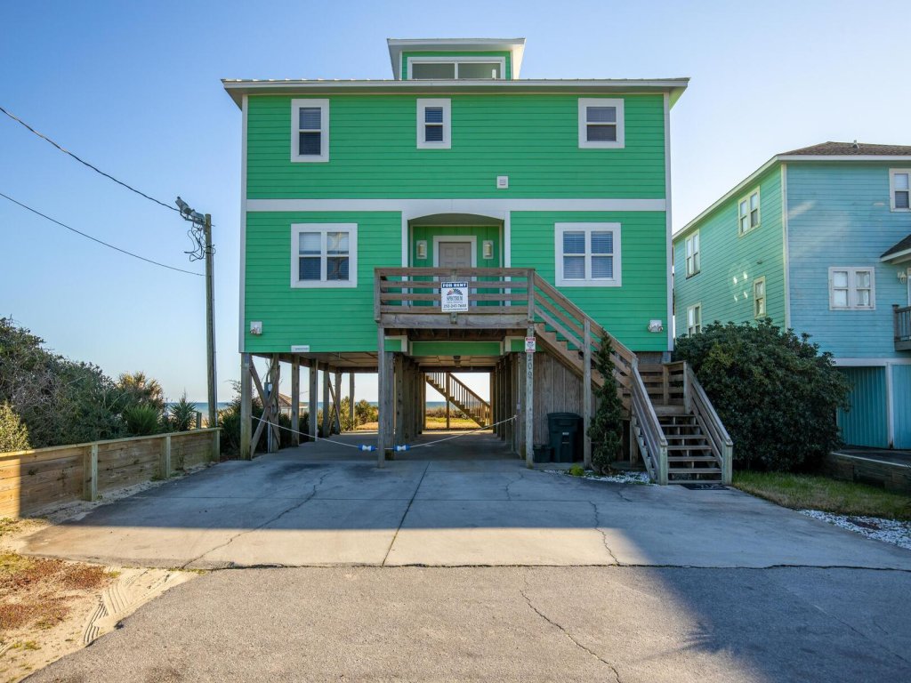 Suncatcher Vacation Rental in North Carolina - RedAwning
