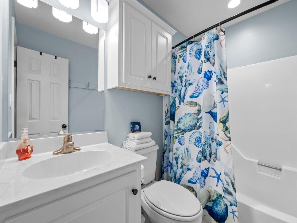 Anchors Away Unit 3 Vacation Rental in North Carolina - RedAwning