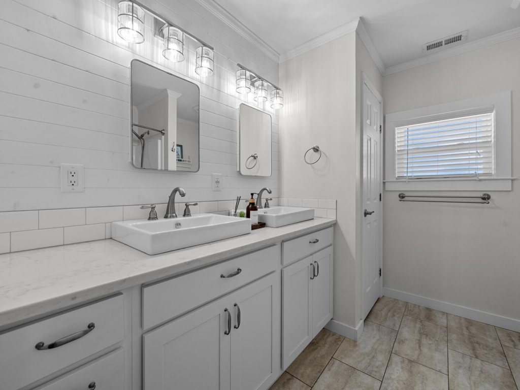 Sea La Vie Vacation Rental in North Carolina - RedAwning