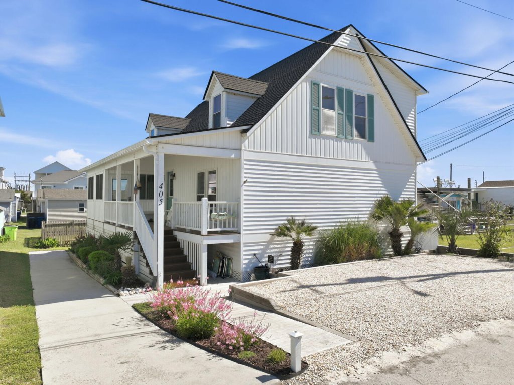 Sea La Vie Vacation Rental in North Carolina - RedAwning