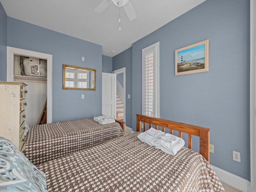 Dolphin Dreams Vacation Rental in North Carolina - RedAwning