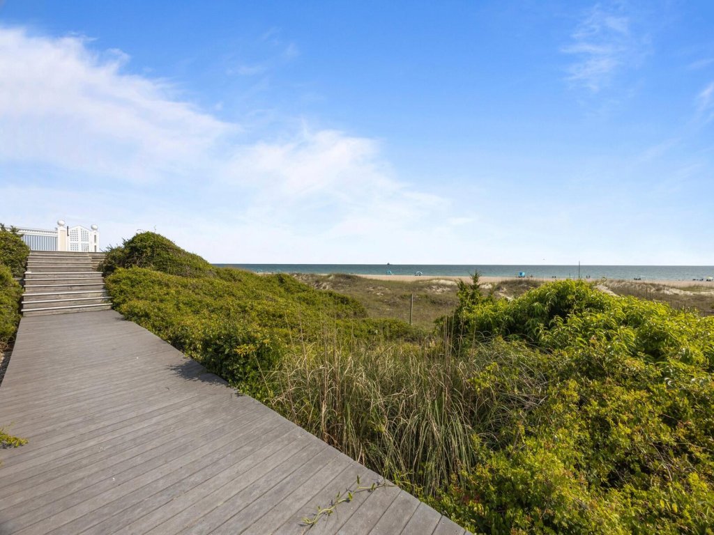 Dolphin Dreams Vacation Rental in North Carolina - RedAwning