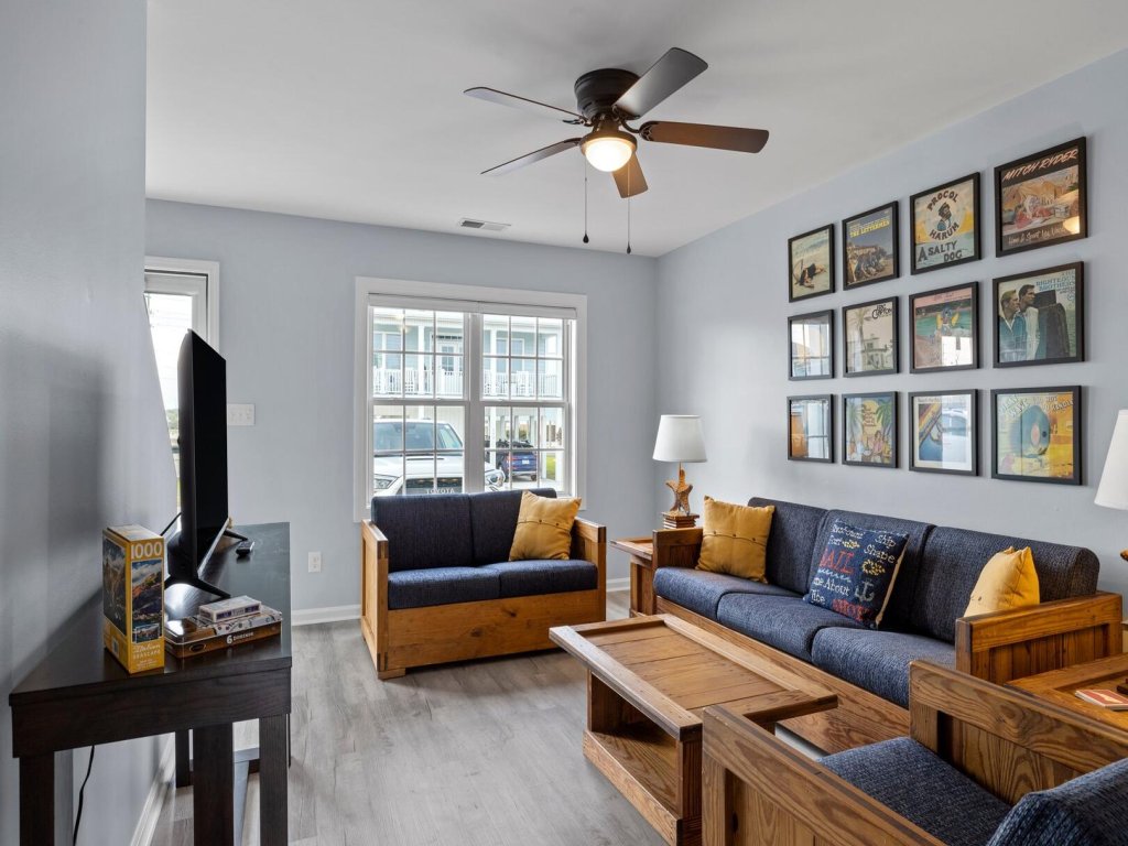 Anchors Away Unit 2 Vacation Rental in North Carolina - RedAwning