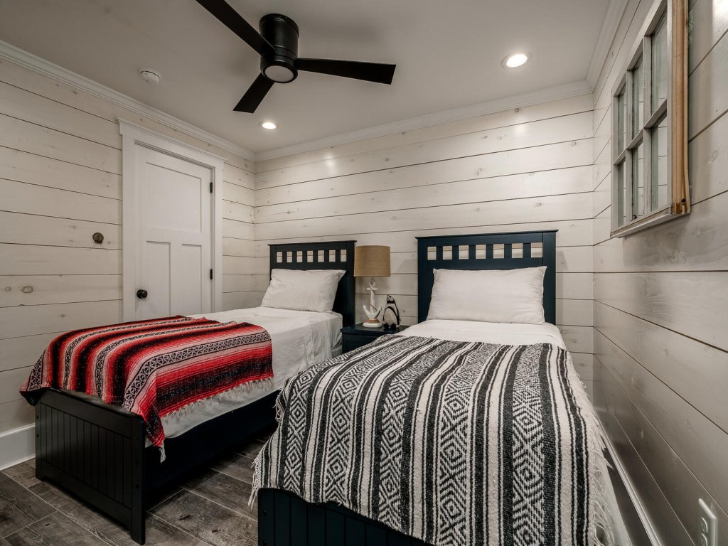 Oceans 6 Vacation Rental in North Carolina - RedAwning