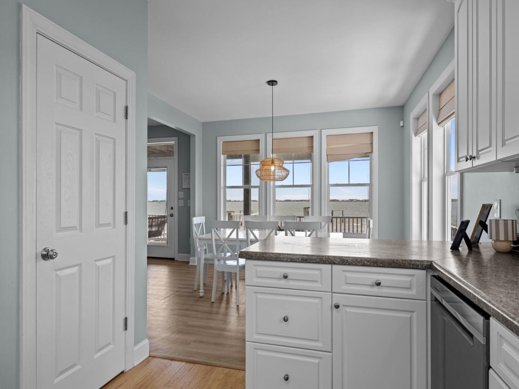 Dolphin Lookout Vacation Rental in North Carolina - RedAwning