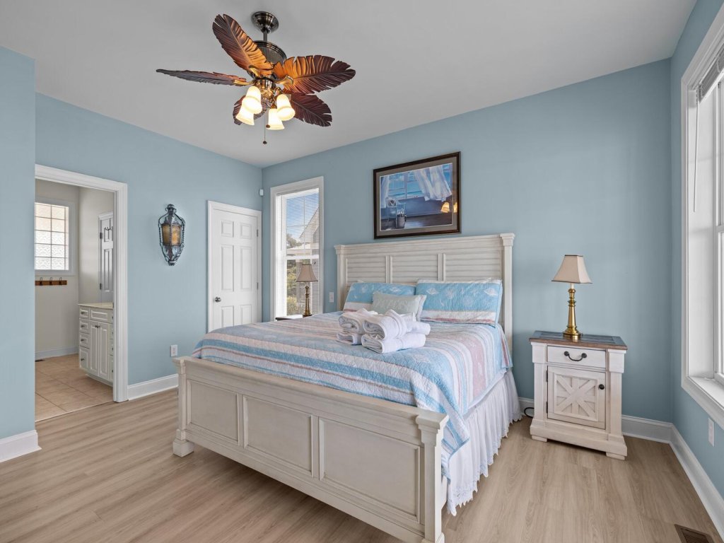 Dolphin Lookout Vacation Rental in North Carolina - RedAwning