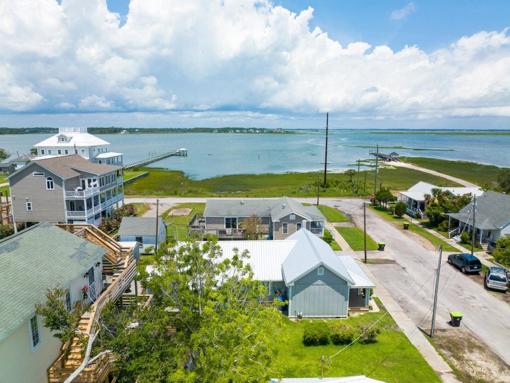 Conch's Point Cottage Vacation Rental in North Carolina - RedAwning