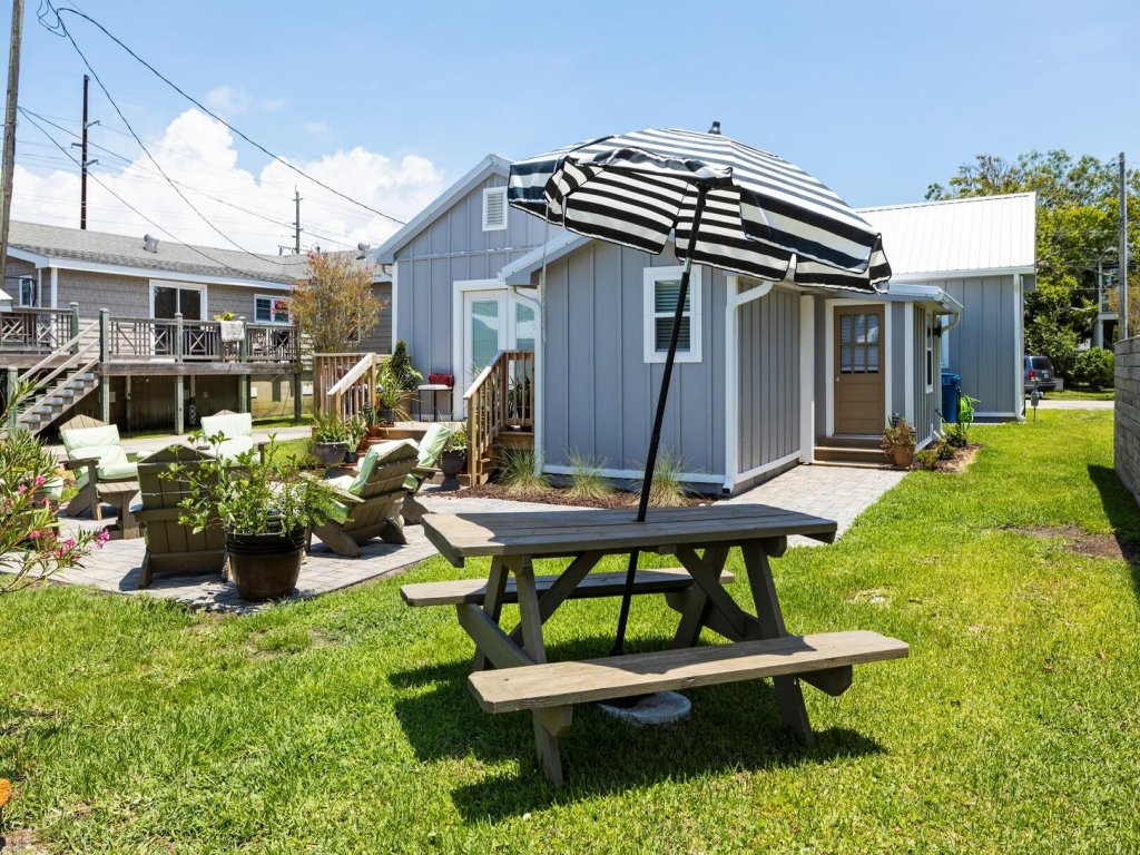 Conch's Point Cottage Vacation Rental in North Carolina - RedAwning