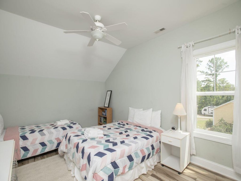 Sunset Bay Retreat Vacation Rental in North Carolina - RedAwning