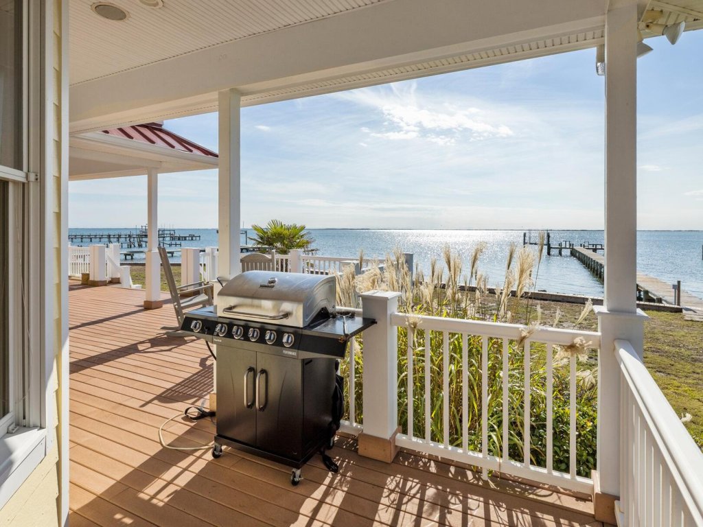 The Island House Vacation Rental in North Carolina - RedAwning
