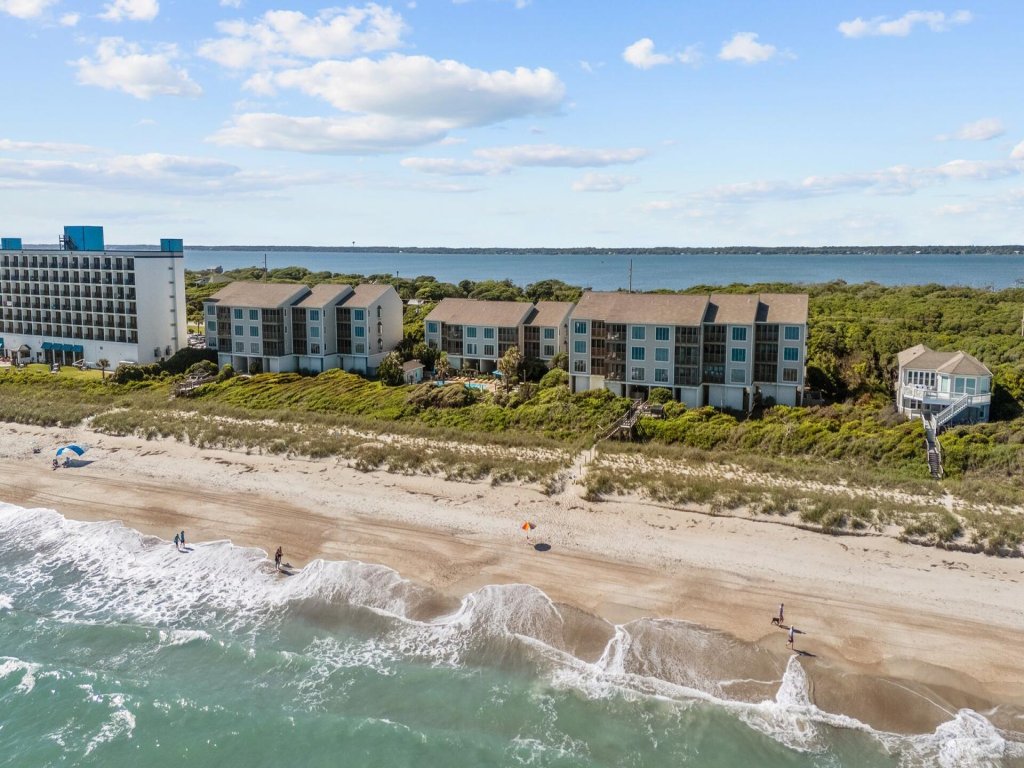 Maritime West C-33 Vacation Rental in North Carolina - RedAwning