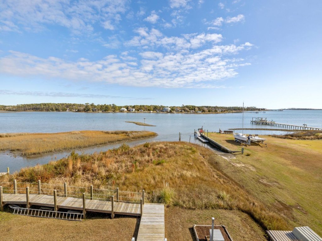 Downeast Retreat Vacation Rental in North Carolina - RedAwning