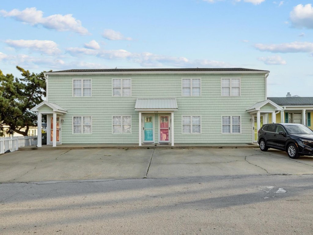 Anchors Away Unit 4 Vacation Rental in North Carolina - RedAwning