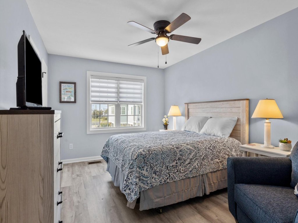 Anchors Away Unit 4 Vacation Rental in North Carolina - RedAwning