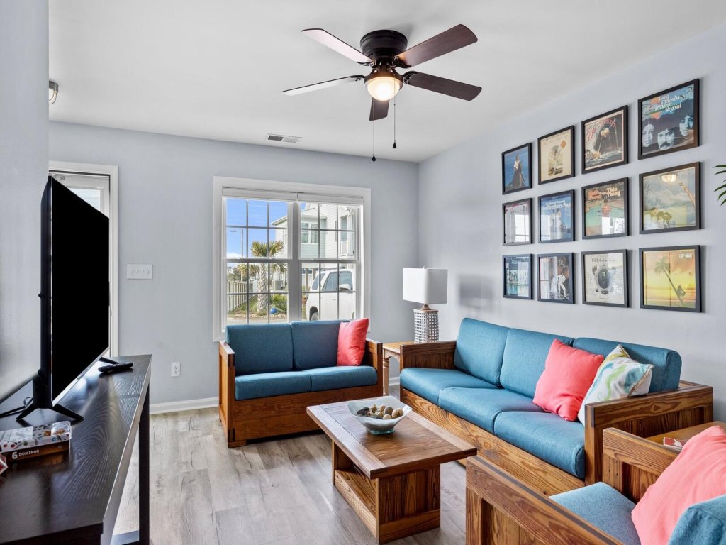 Anchors Away Unit 4 Vacation Rental in North Carolina - RedAwning