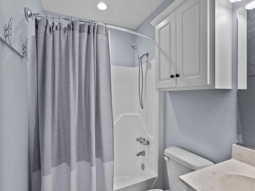Anchors Away Unit 4 Vacation Rental in North Carolina - RedAwning
