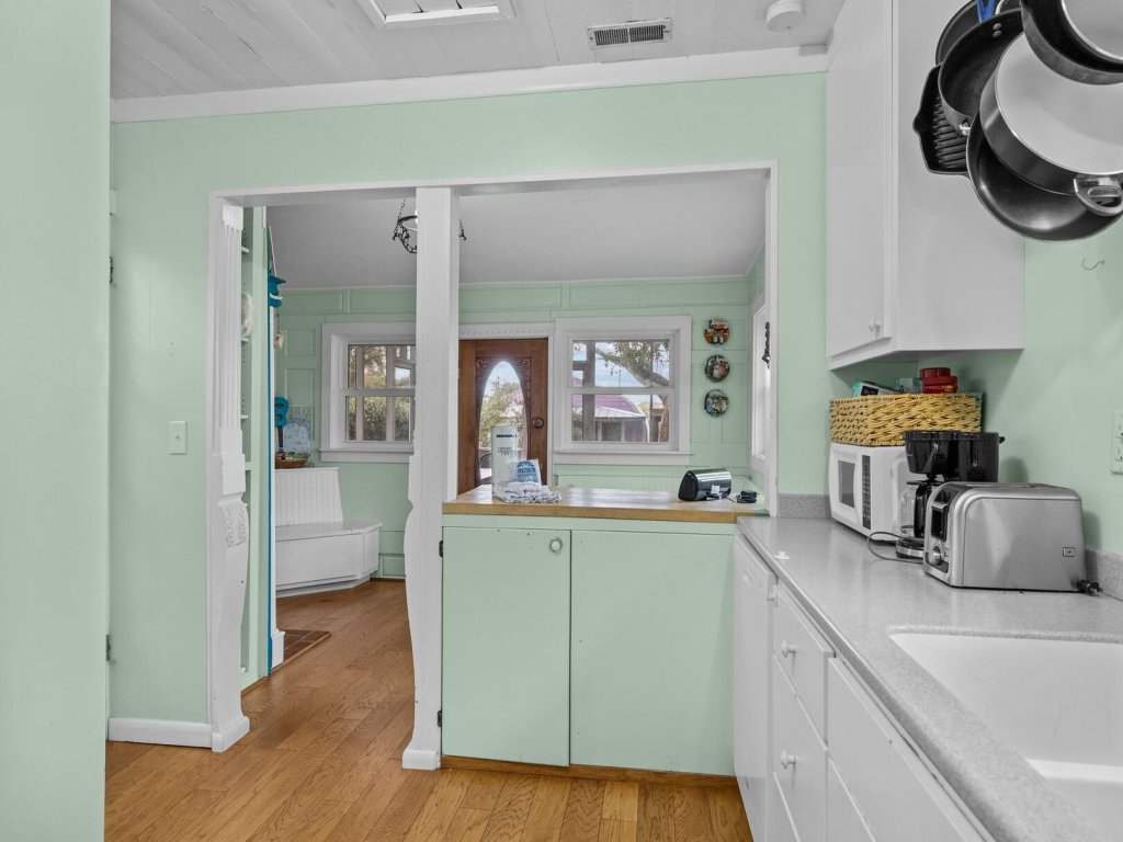Mr. Bennies Cafe Vacation Rental in North Carolina - RedAwning