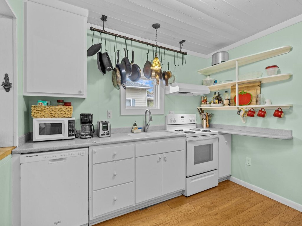 Mr. Bennies Cafe Vacation Rental in North Carolina - RedAwning