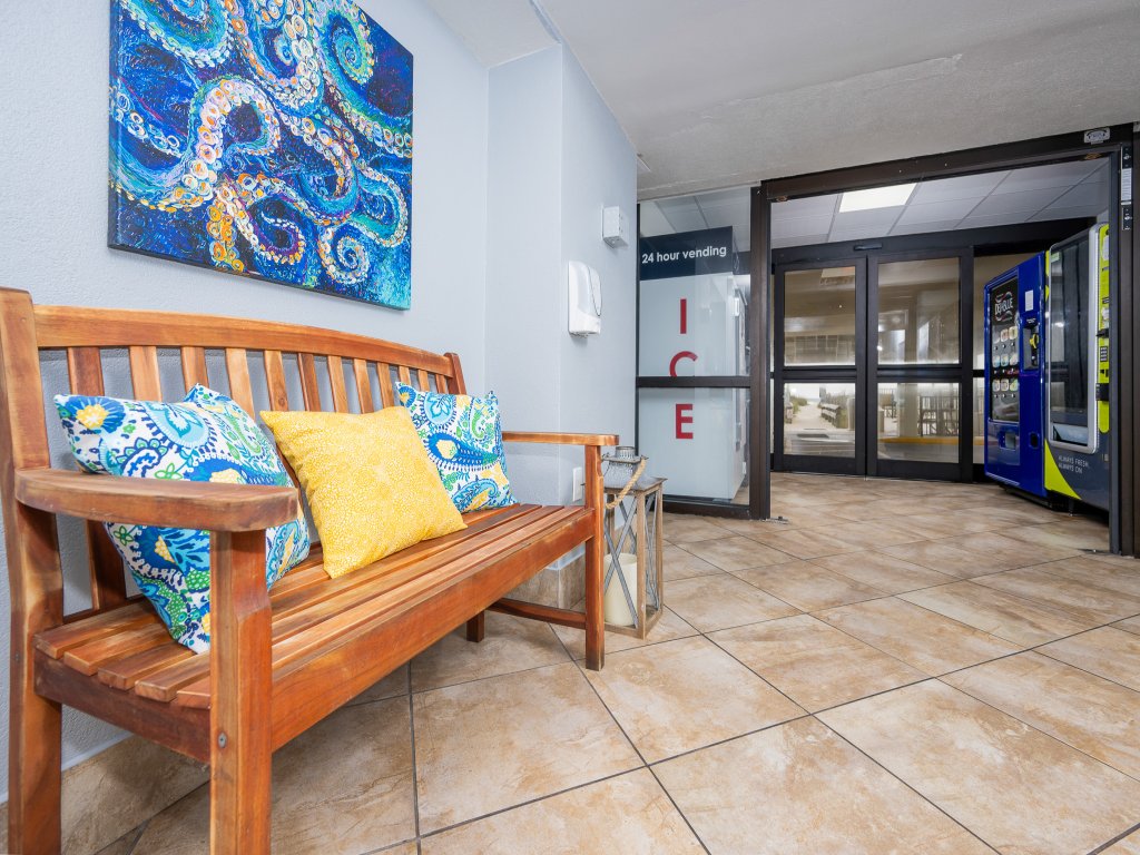 Island Winds East 404 Vacation Rental in Gulf Shores - RedAwning