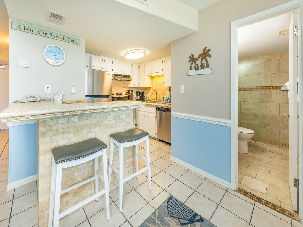 Island Winds East 703 Vacation Rental in Gulf Shores - RedAwning