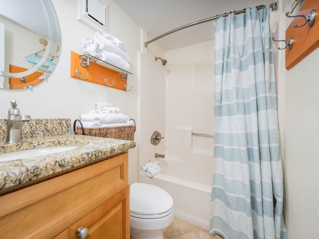 Island Winds East 806 Vacation Rental in Gulf Shores - RedAwning