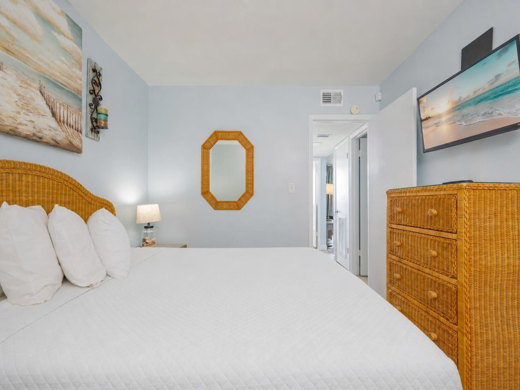 Gulf Shores Surf & Racquet 502B Vacation Rental in Gulf Shores - RedAwning