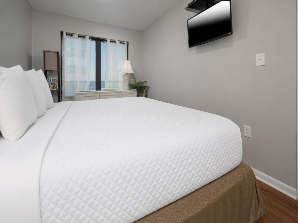 Island Winds East 808 Vacation Rental in Gulf Shores - RedAwning