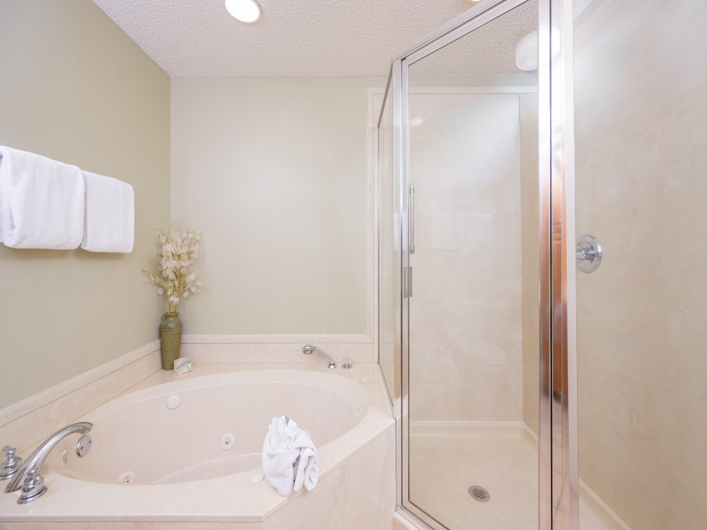 Phoenix on the Bay 1405 Vacation Rental in Orange Beach - RedAwning