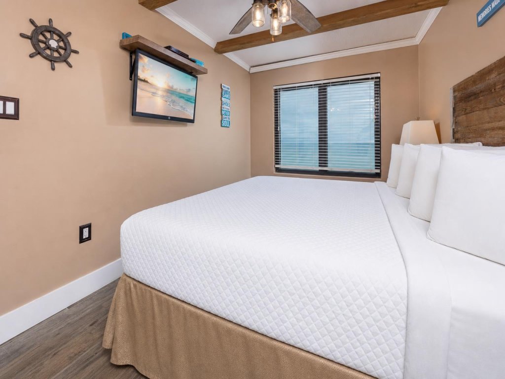 Island Winds East 702 Vacation Rental in Gulf Shores - RedAwning