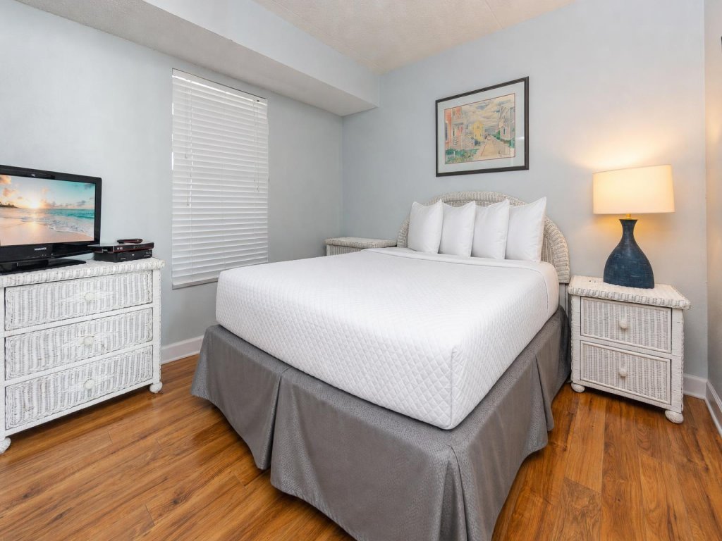 Island Winds East 405 Vacation Rental in Gulf Shores - RedAwning