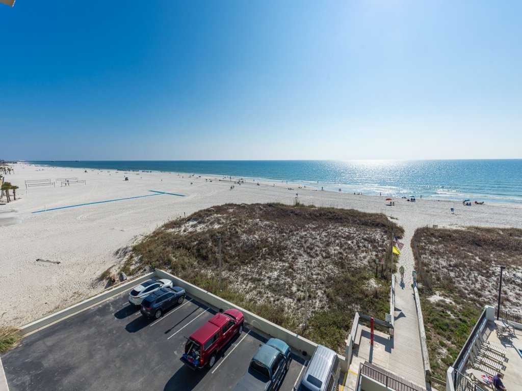Island Winds East 405 Vacation Rental in Gulf Shores - RedAwning